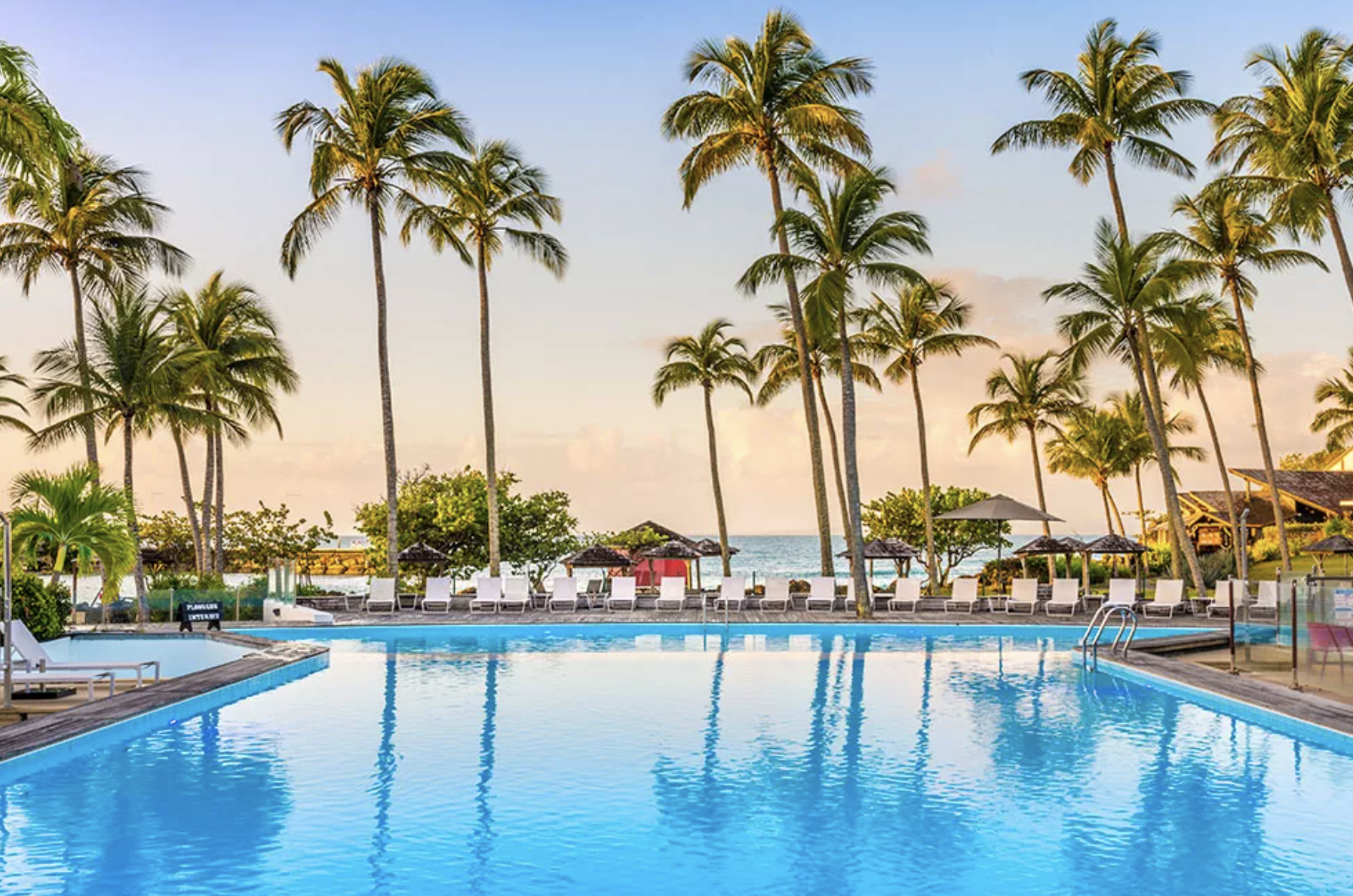 La piscine de l'hôtel © Créole Beach Hôtel