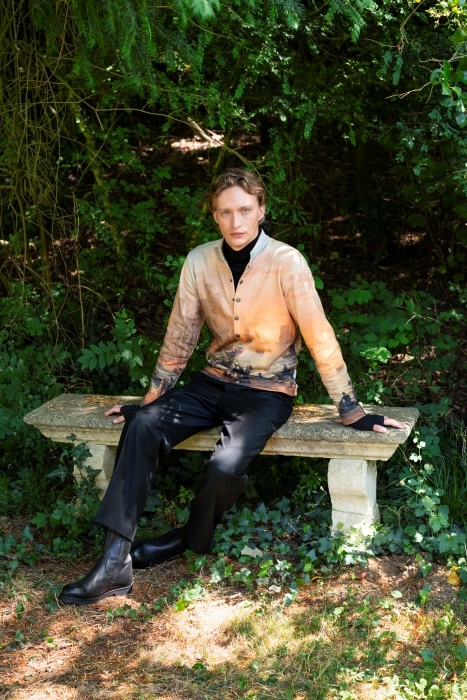 Cardigan homme model © agnes b louvre