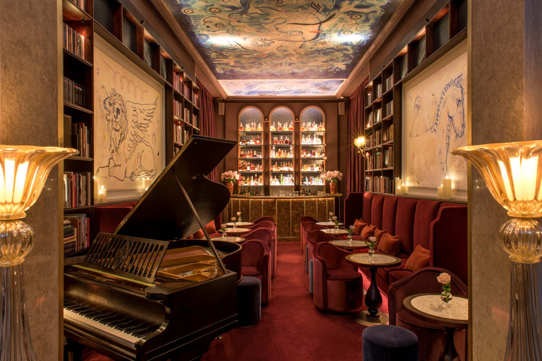 Le bar-bibliothèque, un atout phare de l'hôtel 5 étoiles à Venise le Nolinski Venise © Guillaume_de_Laubier