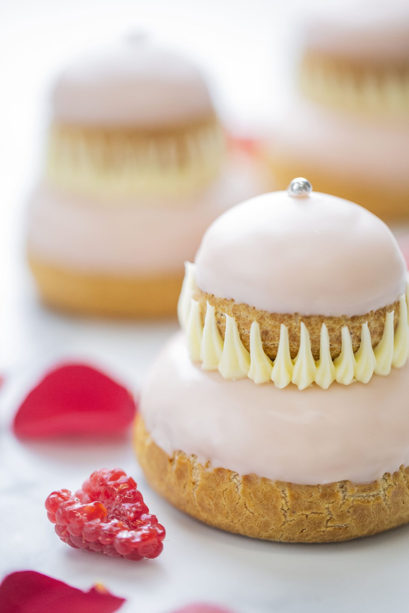 La religieuse à la rose de Ladurée © Pierre Monetta