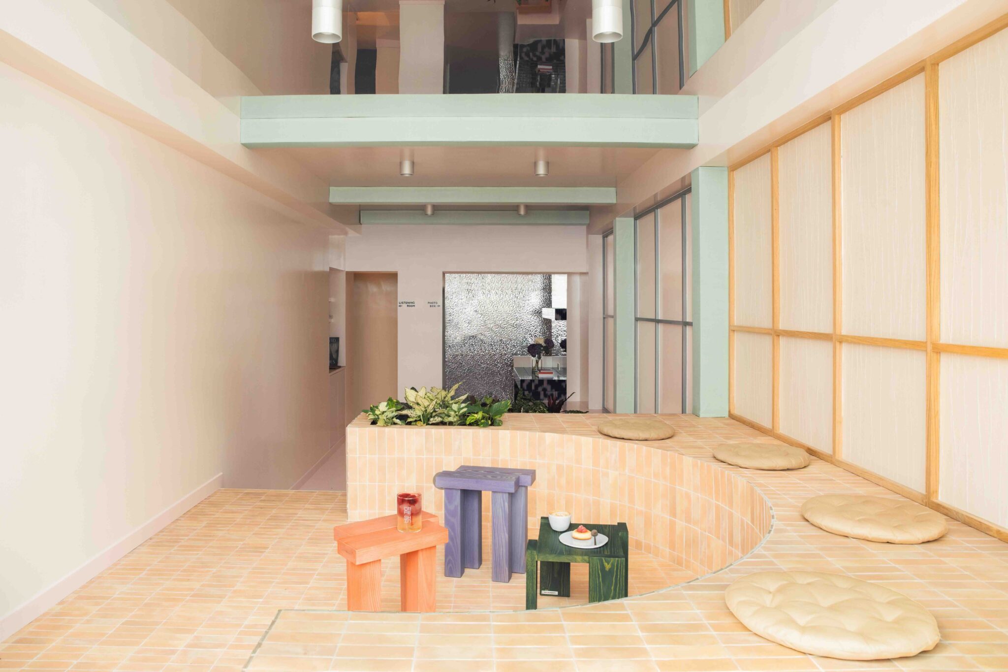 L'un des meilleurs coffee shop de Paris où boire un sésame latte © Jules Focone