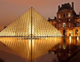 Le Musée du Louvre vu par agnès b.