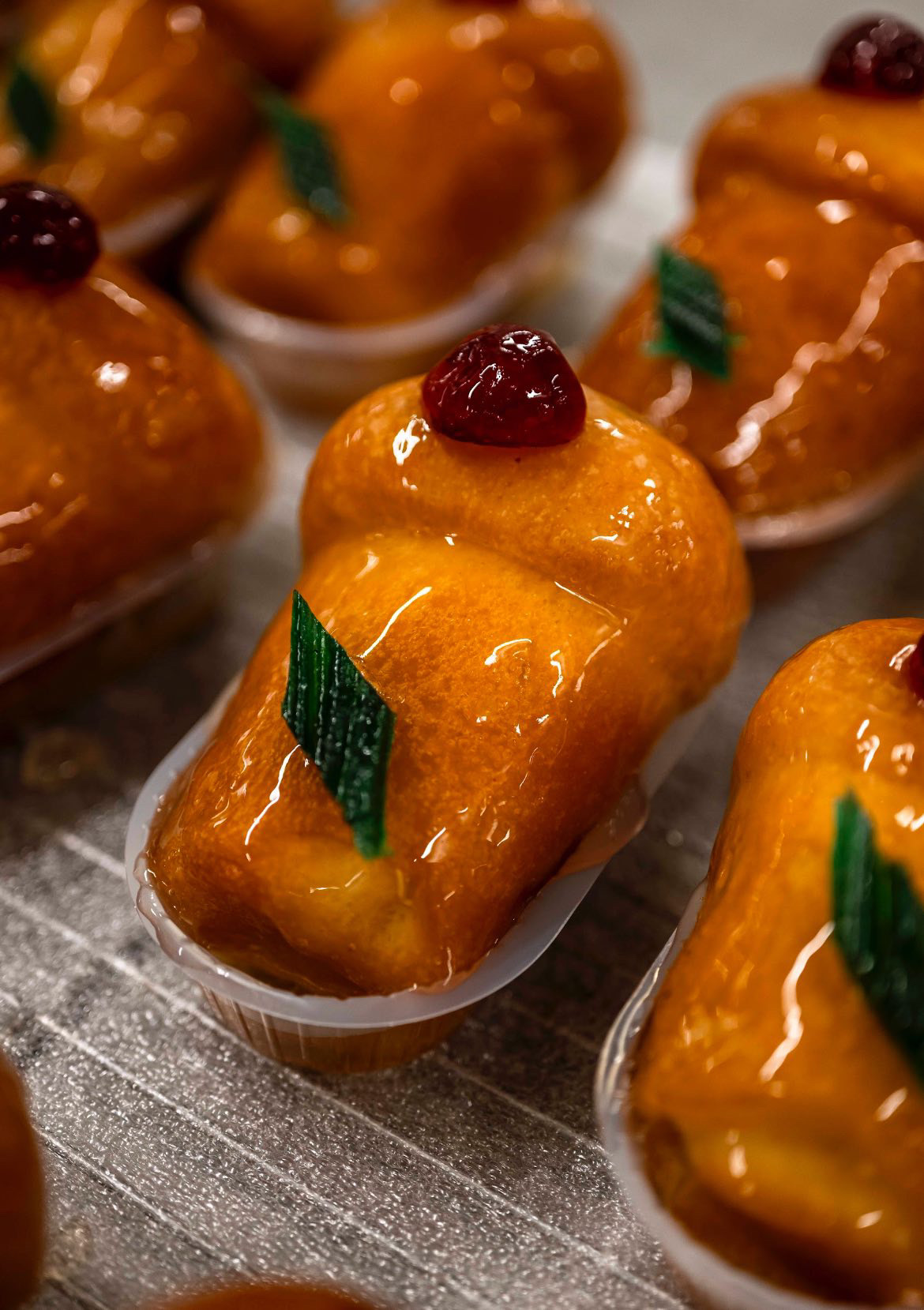 Baba au rhum Stohrer - © Géraldine Martens
