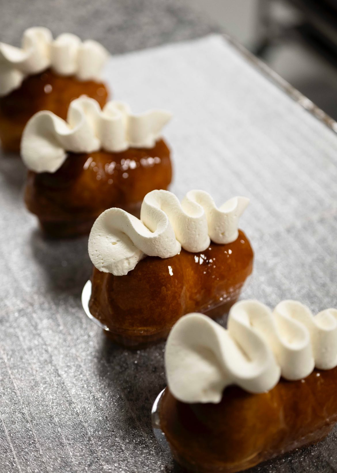 Baba au rhum Stohrer - © Géraldine Martens