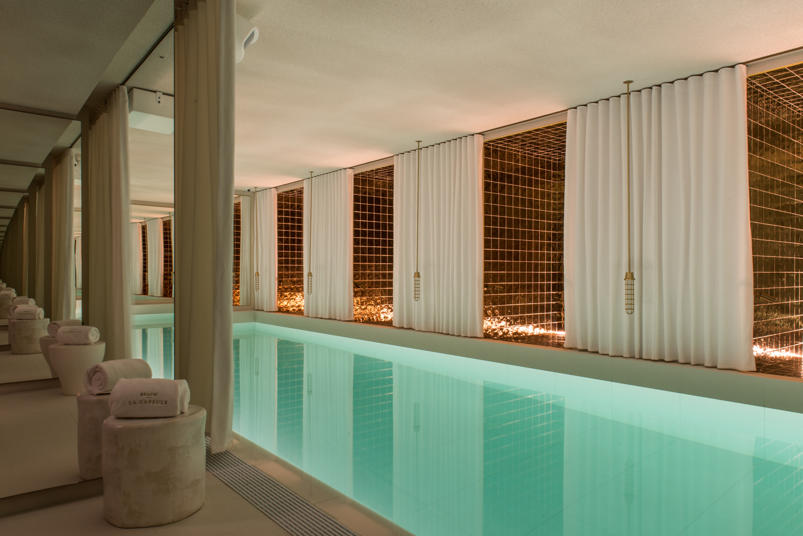 La piscine intérieure de l'hôtel © Guillaume Laubier