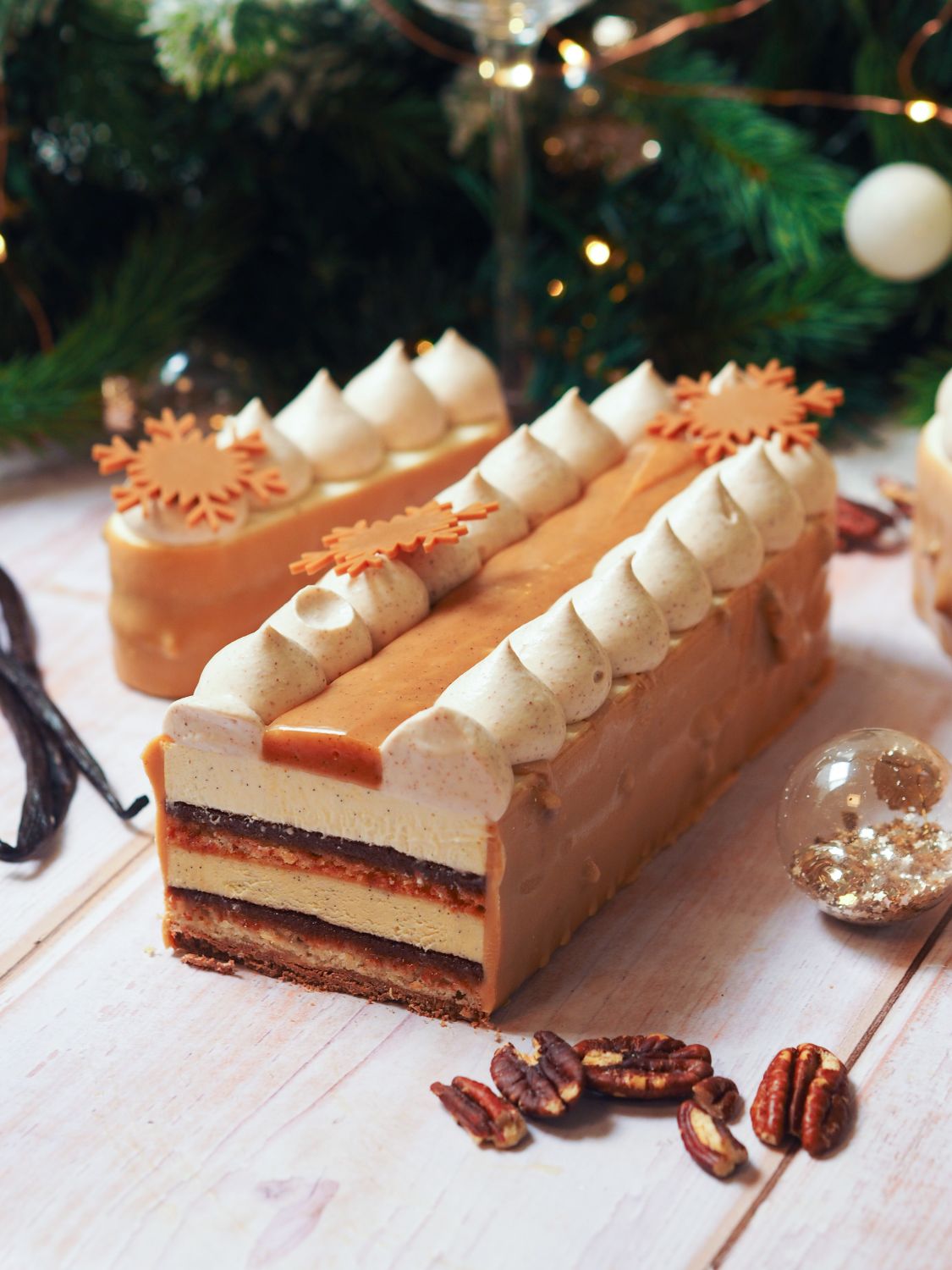 Bûche vanille-pecan © Crédit BO&MIE