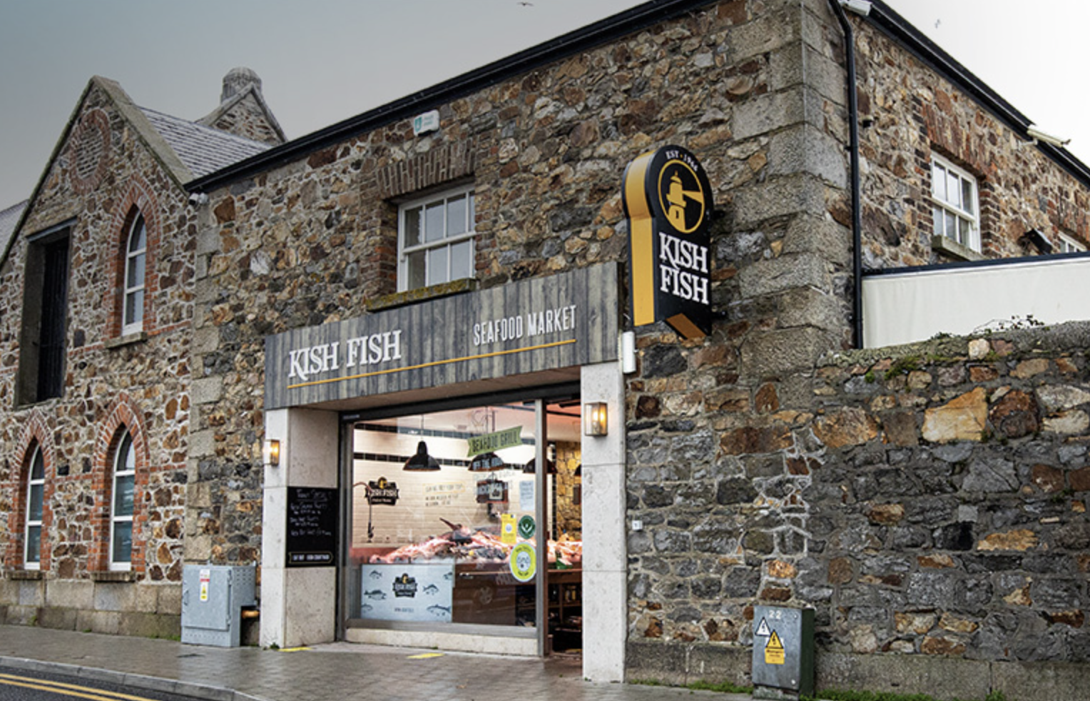 Devant la poissonnerie Kish Fish © Kish Fish