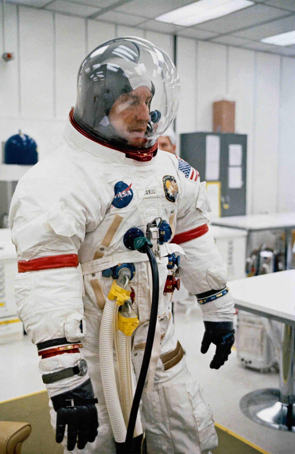 L'astronaute James A. Lovell Junior, montre Omega au poignet, en mission avec Apollo 13