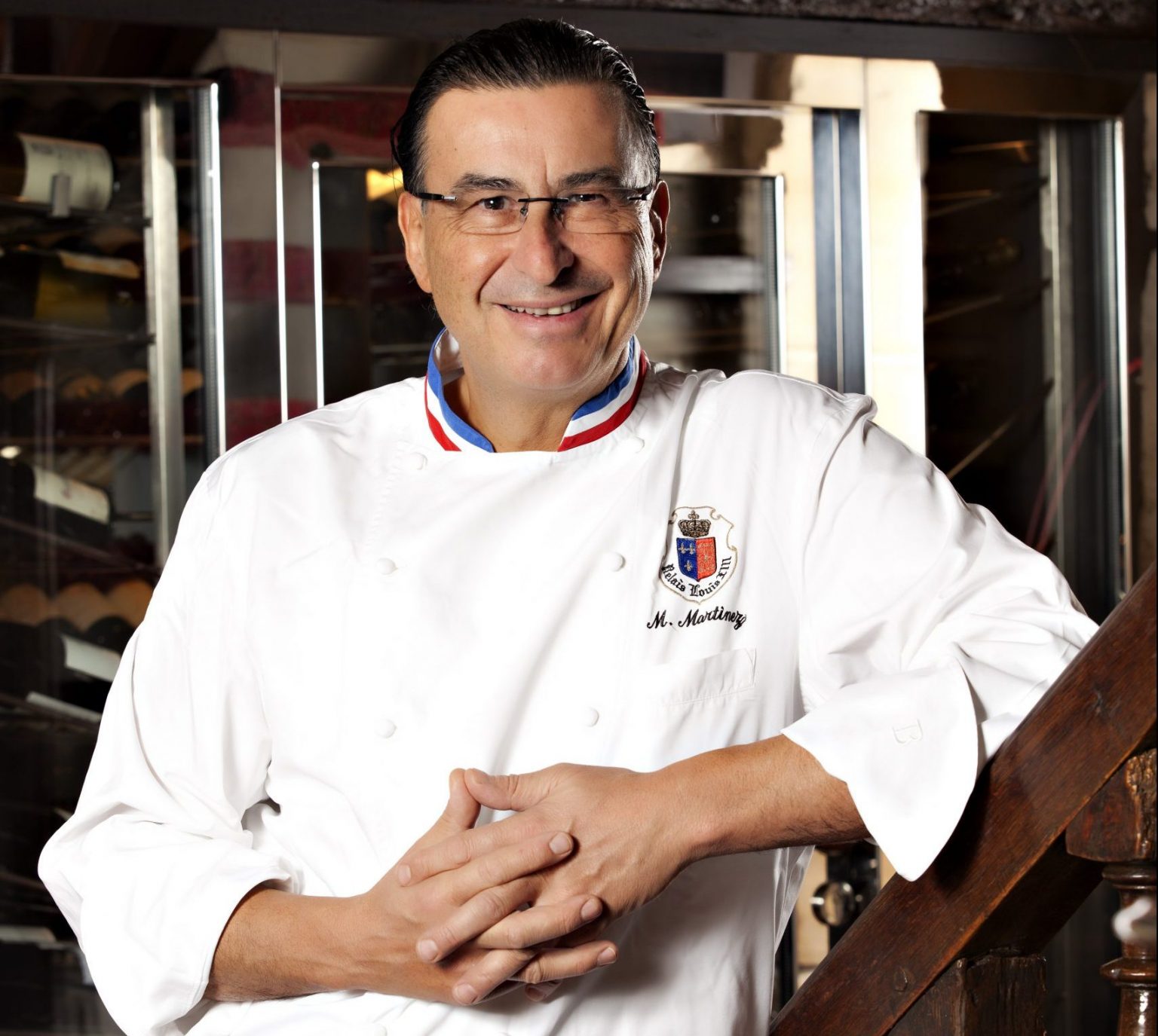 Le chef Manuel Martinez au restaurant à Paris le Relais Louis XIII © 2026 Le Relais Louis 13