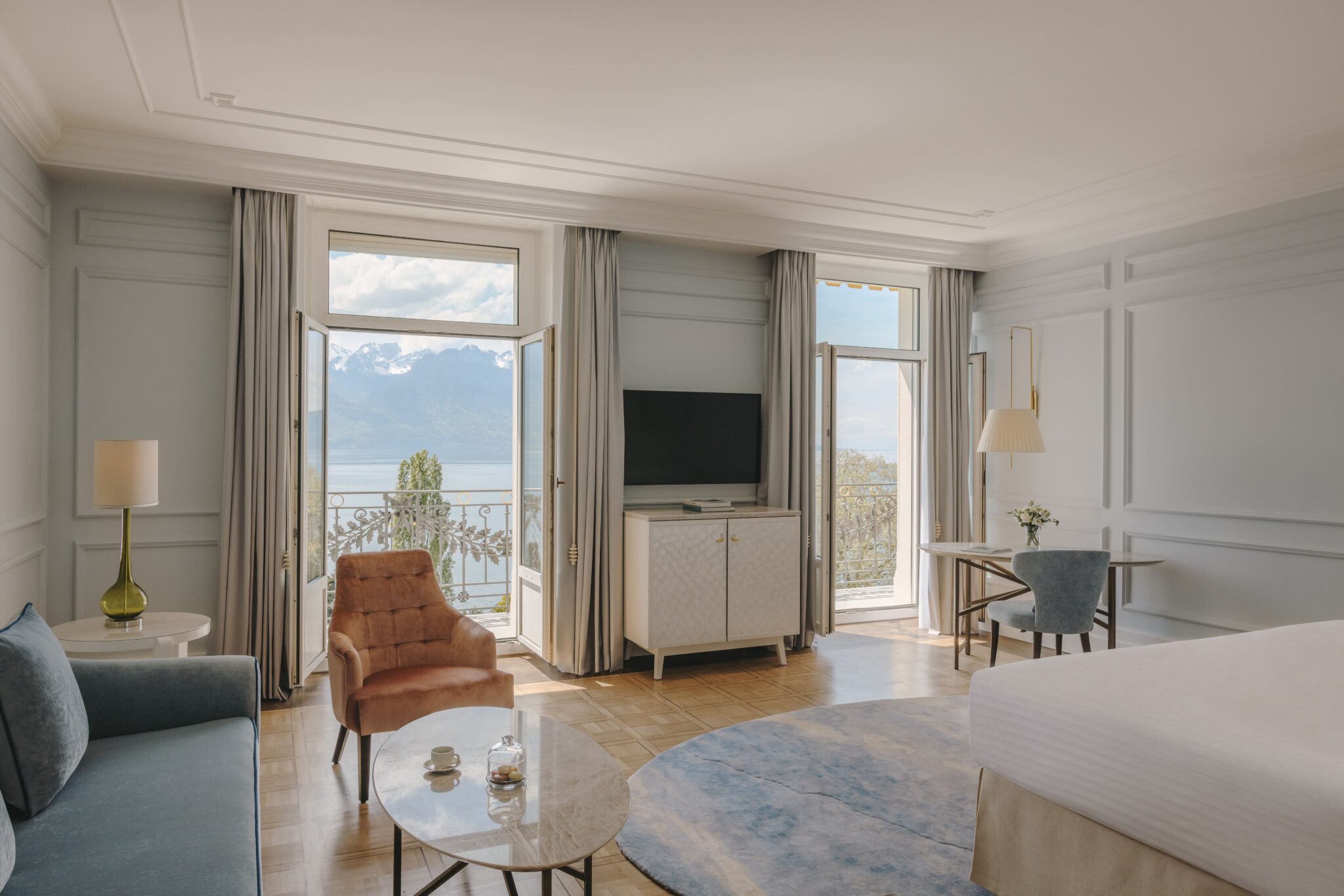 Une chambre Signature Lake View © Fairmont Montreux