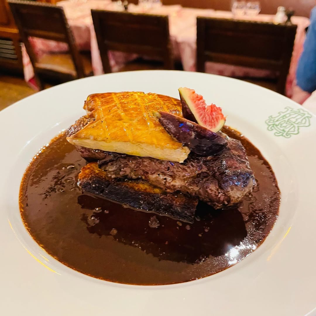 Déguster un tournedos Rossini de cerf © Auberge Bressane
