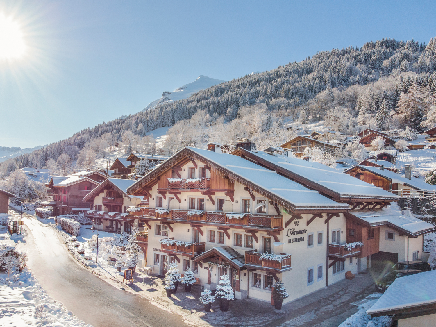 L'hôtel dans les montagnes © Armancette