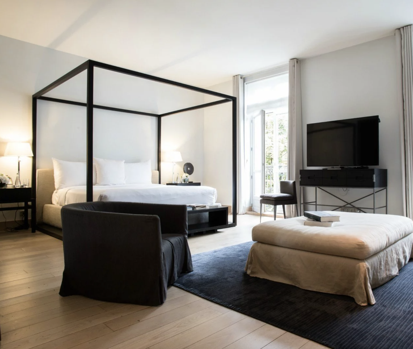 Un des appartements de luxe à Paris © La Réserve Paris Apartments