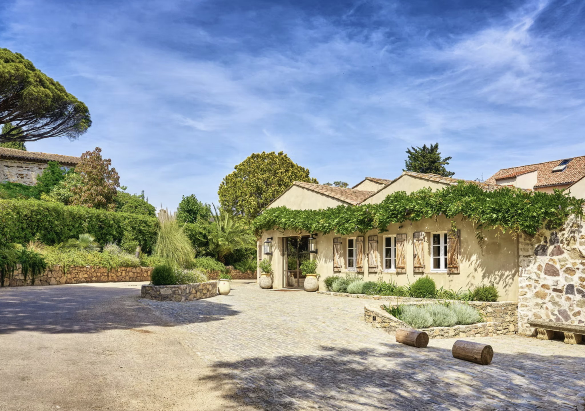 L'hôtel sur la Côte d'Azur © lafermedaugustin