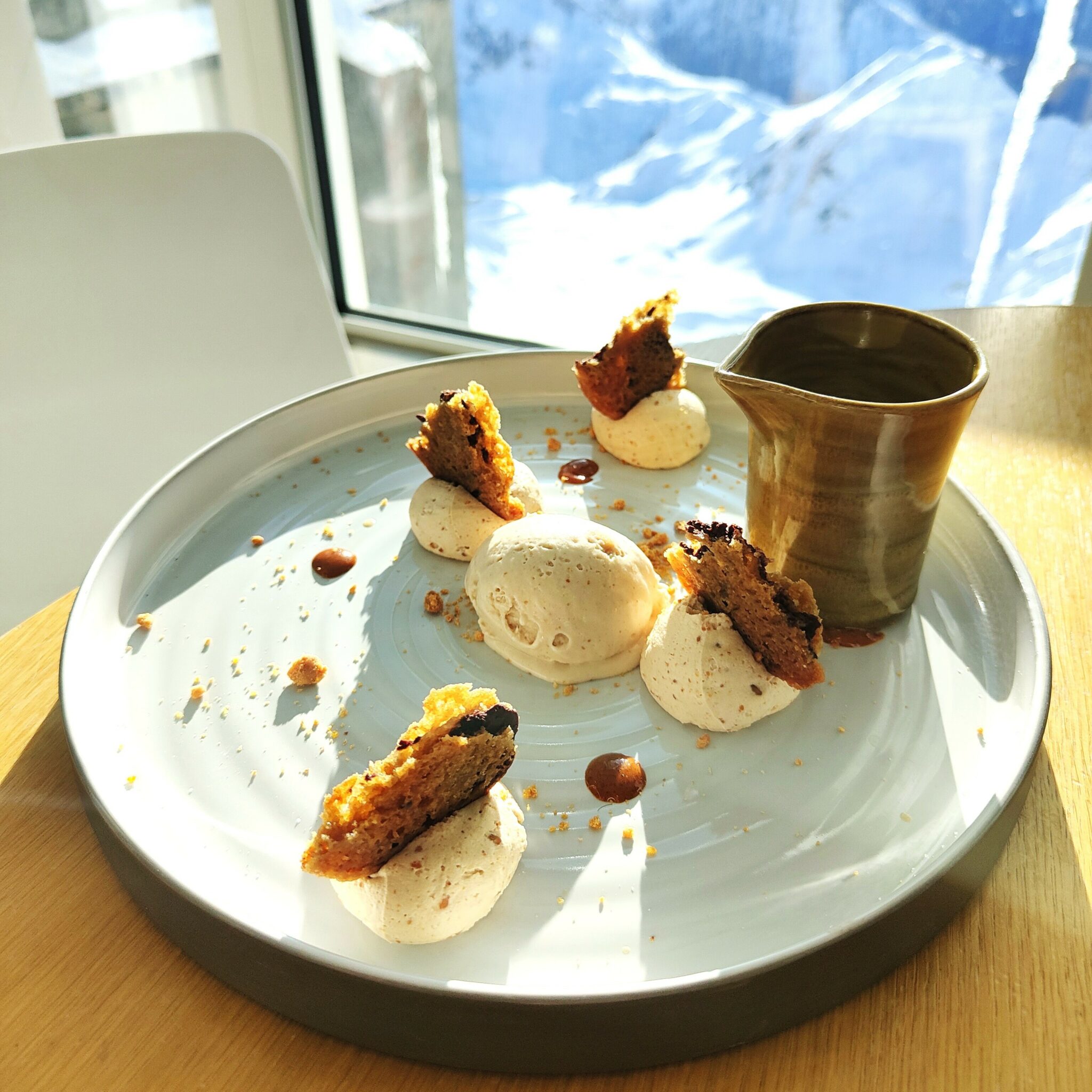 Manger devant la vue imprenable sur les Pyrénées © Claire Soucaze