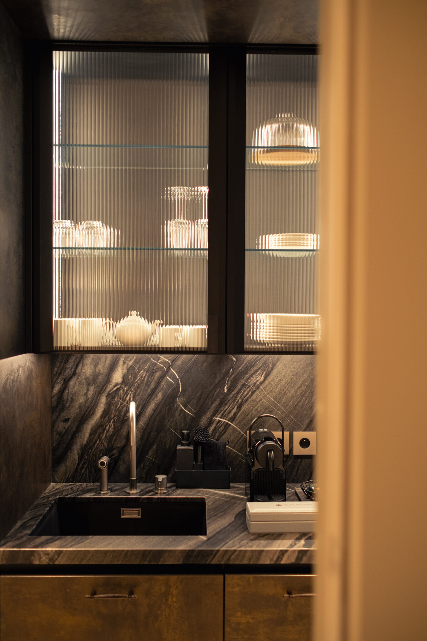 Une cuisine dans l'une des suites Mondovi Luxury Suites © Mathieu Bonnevie