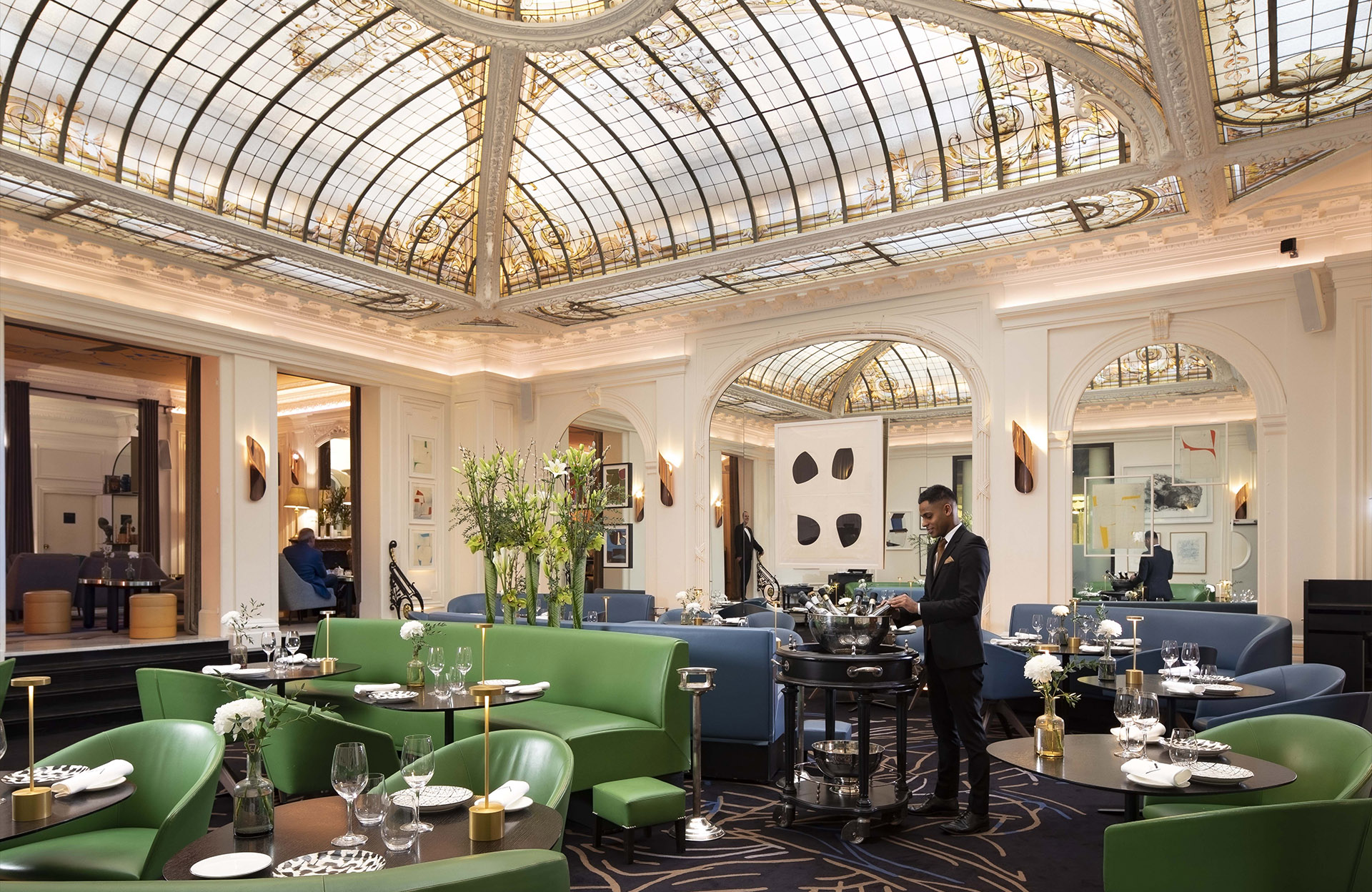 Le restaurant V et sa verrière signée Eiffel de l'Hôtel Vernet