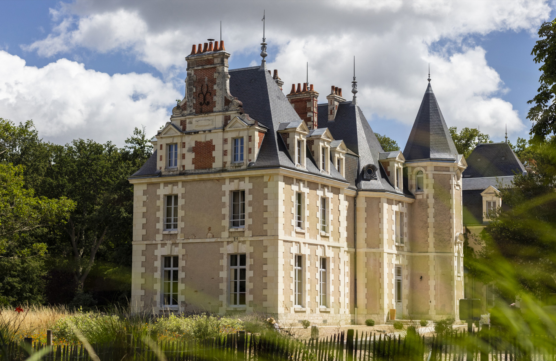 Façade de l'hôtel 5 étoiles proche des châteaux de la Loire, Les Sources de Cheverny
