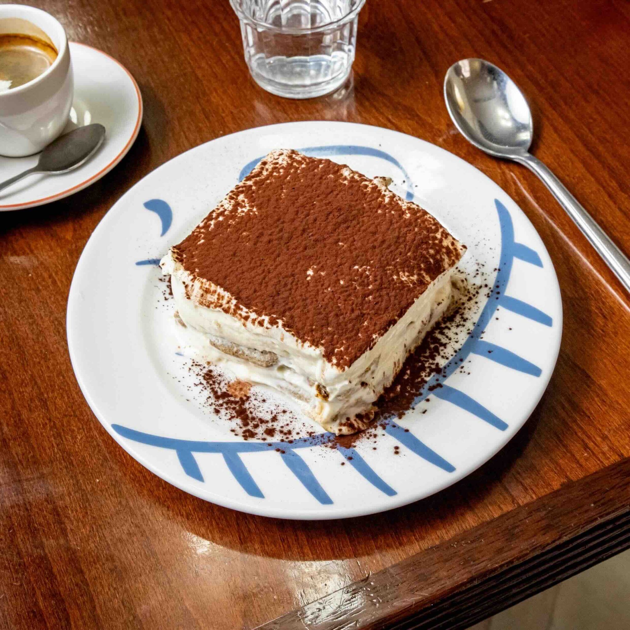 Déguster une belle part de tiramisu © Gurppomimo