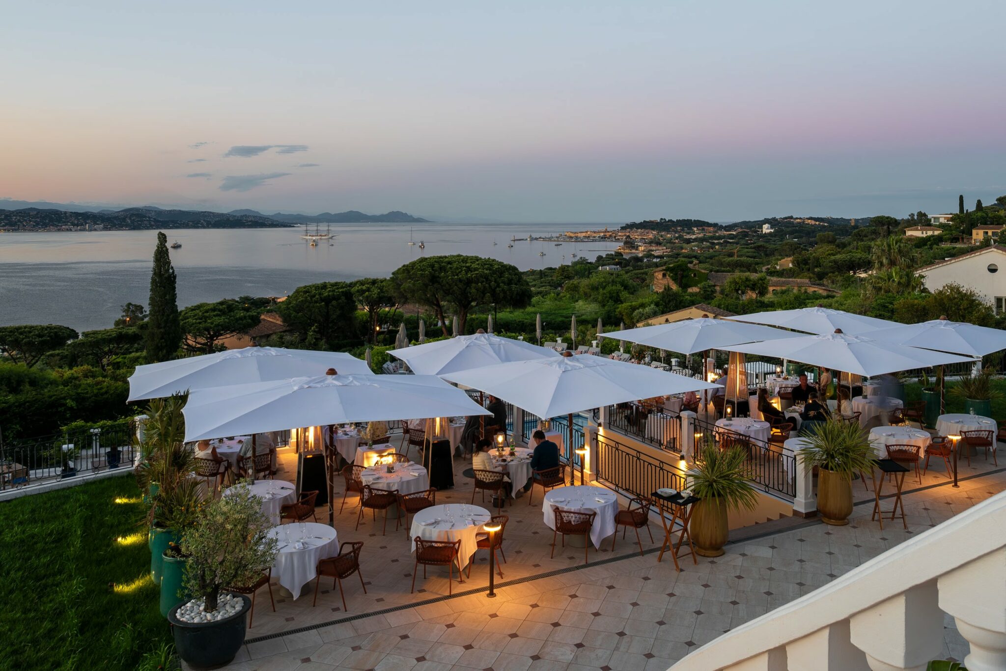 La terrasse du restaurant La Méditerranée de l'hôtel Villa Belrose