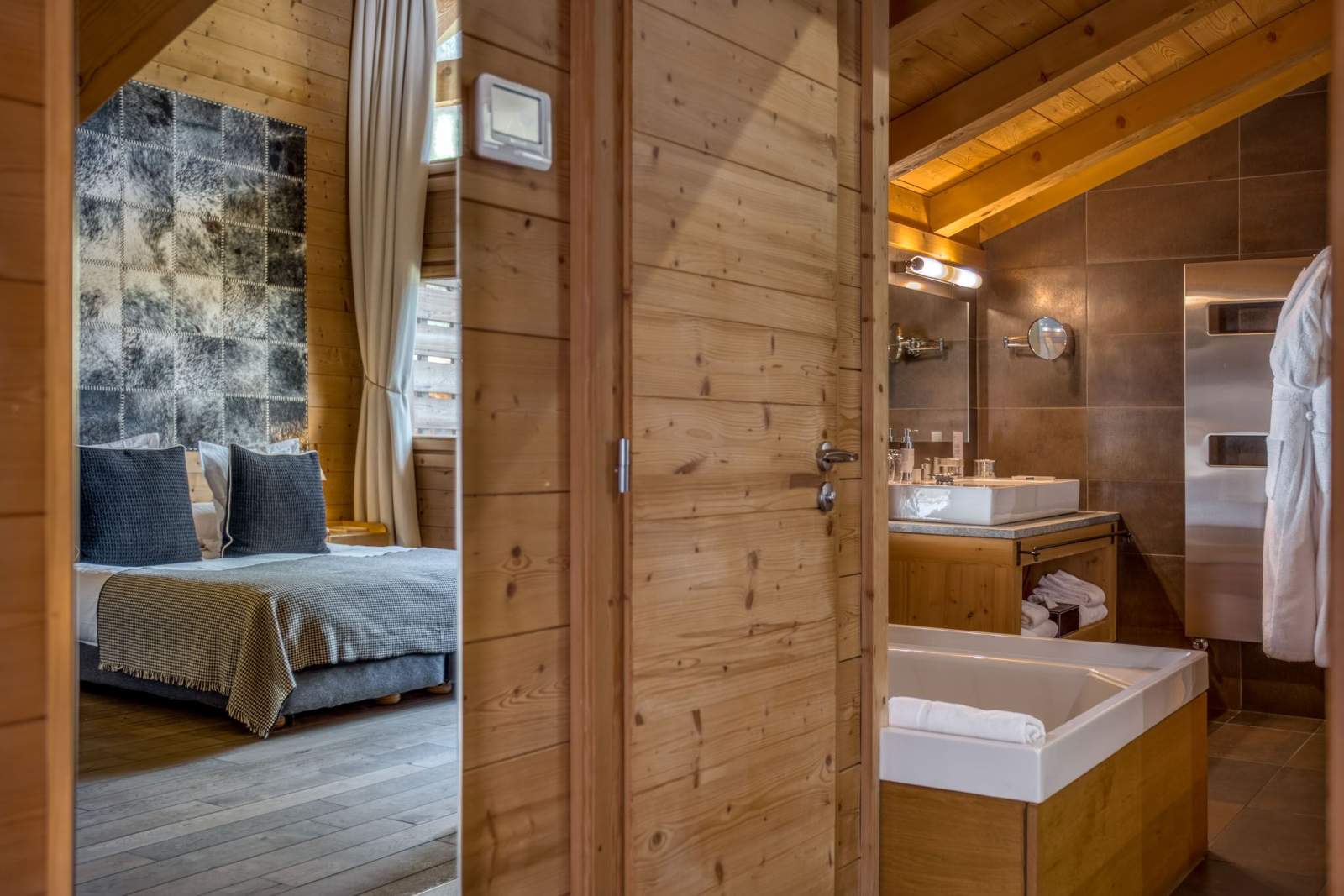 Une chambre dans l'hôtel de luxe à Megève © Flocons de Sel