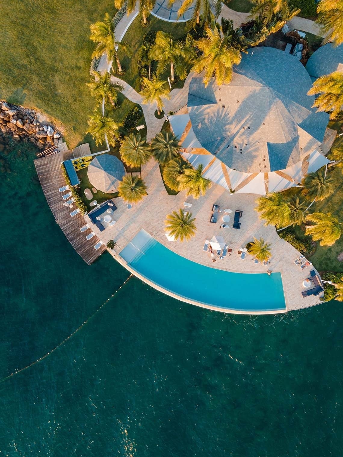 © Bannister Hotel & Yacht Club