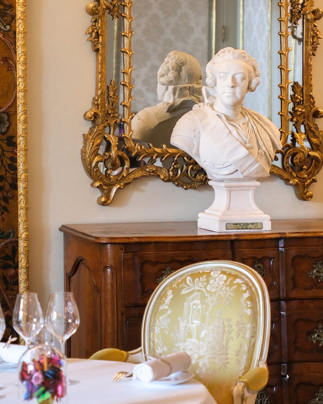 Le décor XVIIIᵉ siècle du restaurant © Le Chantecler