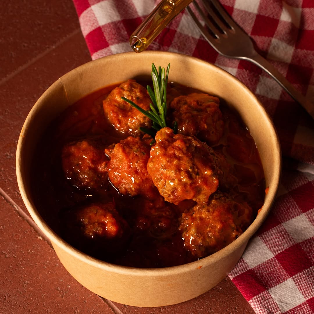 Les plats authentiques italiens au nouveau restaurant à Milan © a__iosa