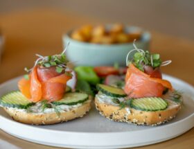 Où manger les meilleurs bagels à Paris ? Notre sélection des adresses incontournables