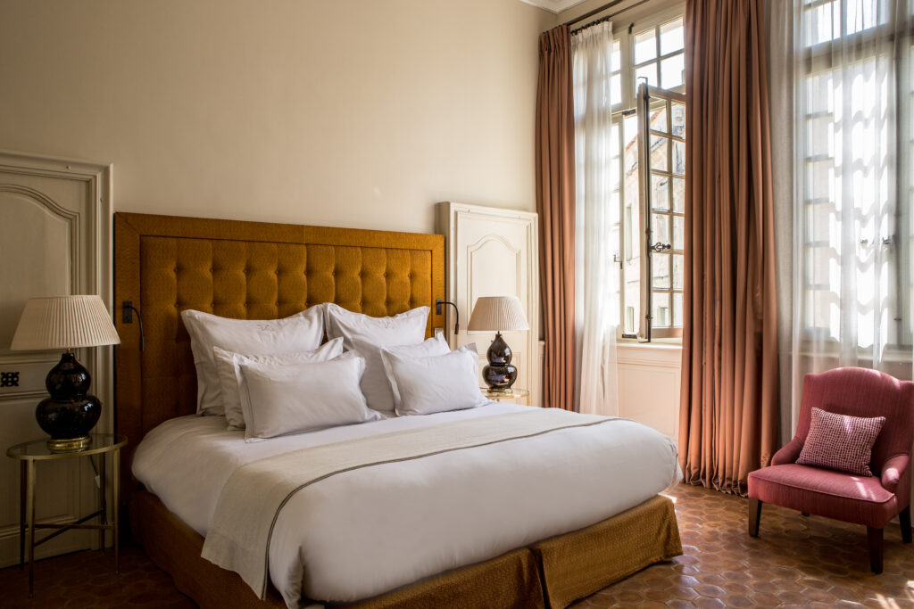 Une chambre de l'hôtel La Maison d'Uzès © Gilles Trillard