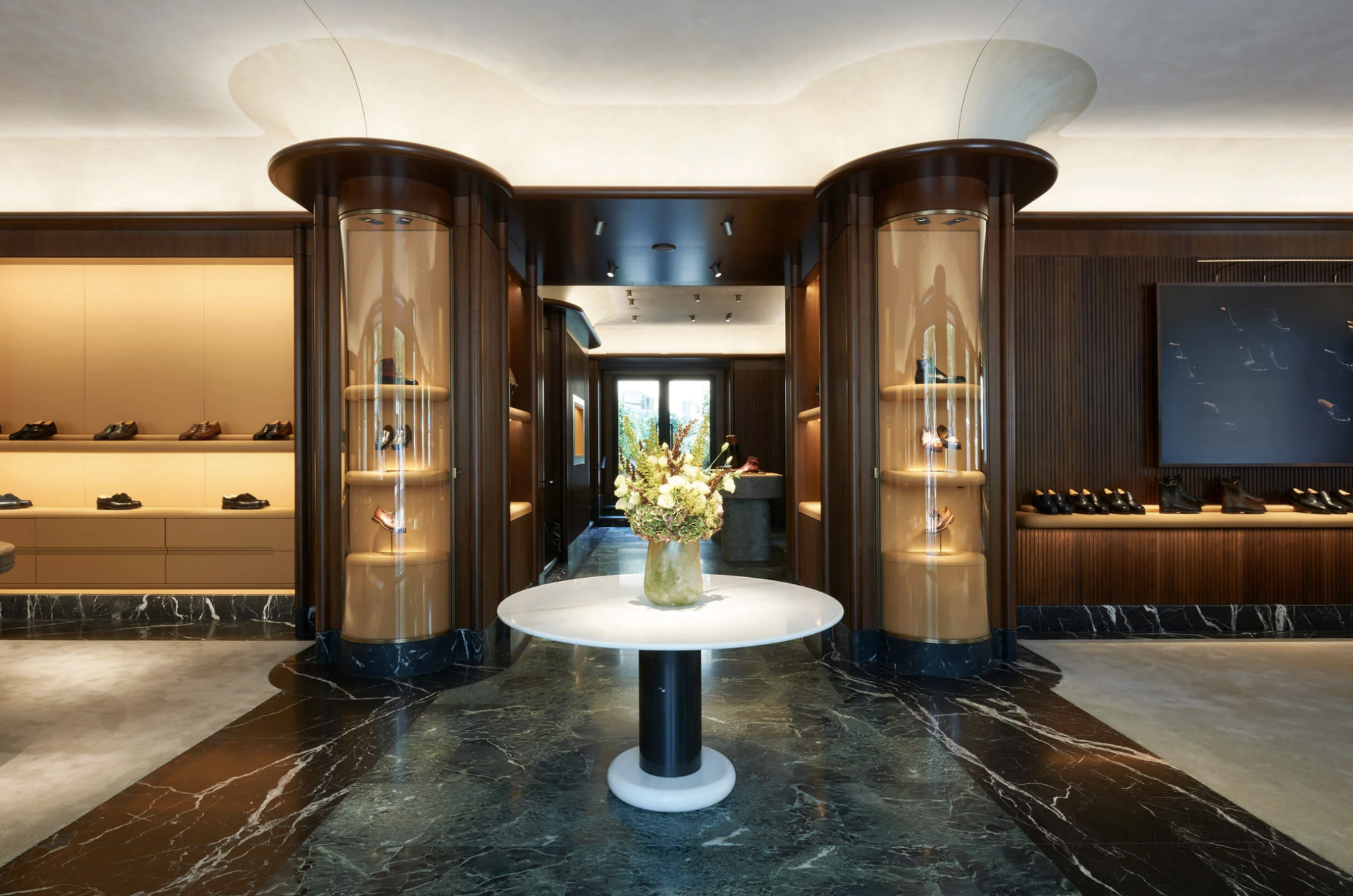 La boutique des Champs-Élysées © J.M. Weston