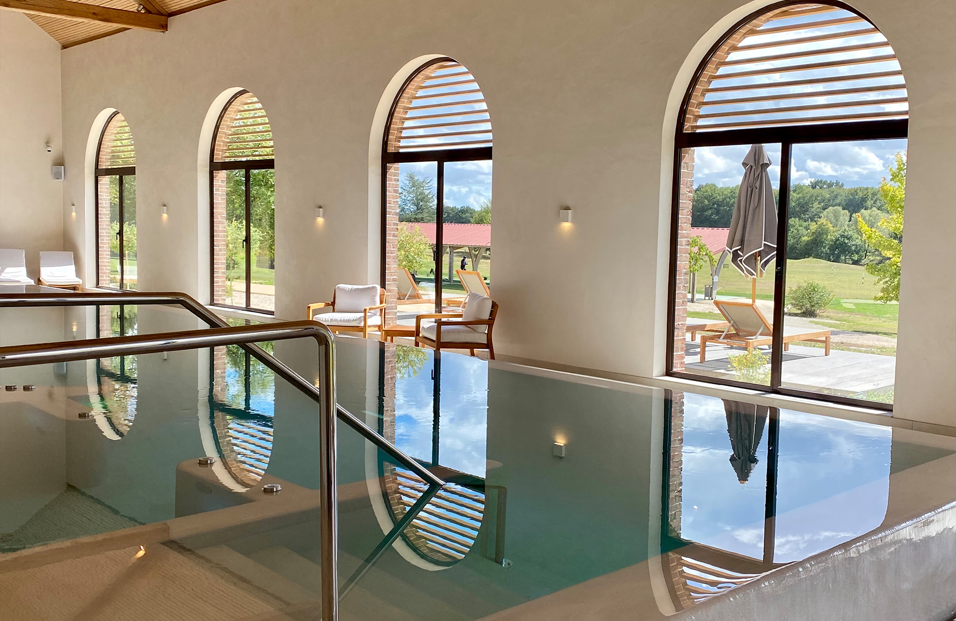 La piscine du spa du Domaine du Roncemay