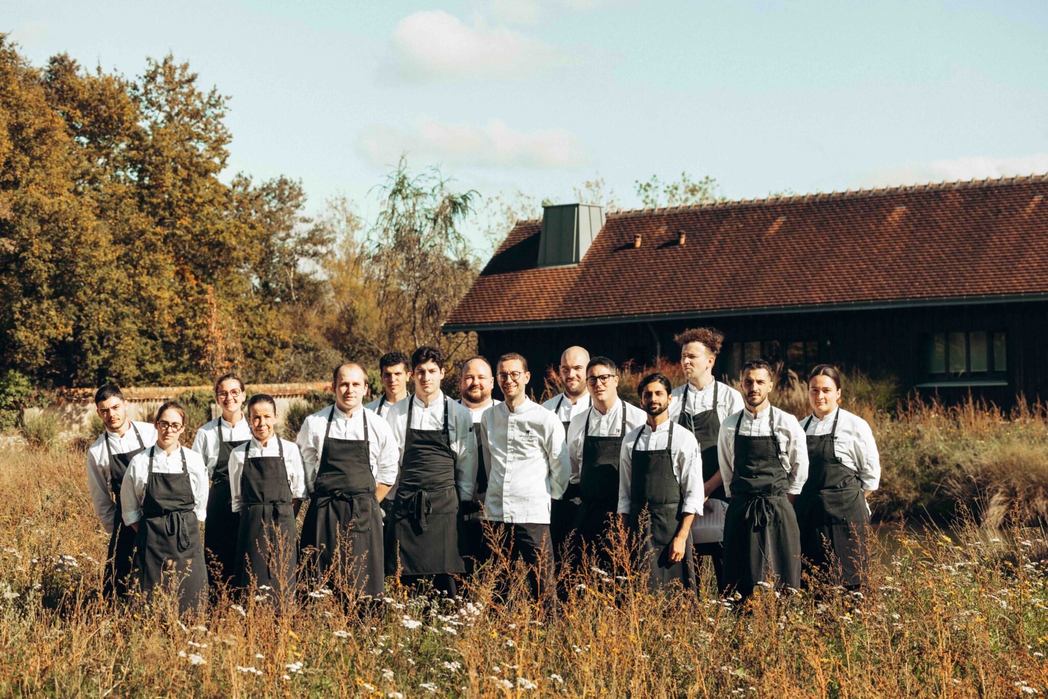 Le chef Pierre Frindel et son équipe, au restaurant de l'hôtel les Sources de Cheverny © Agence Pancake