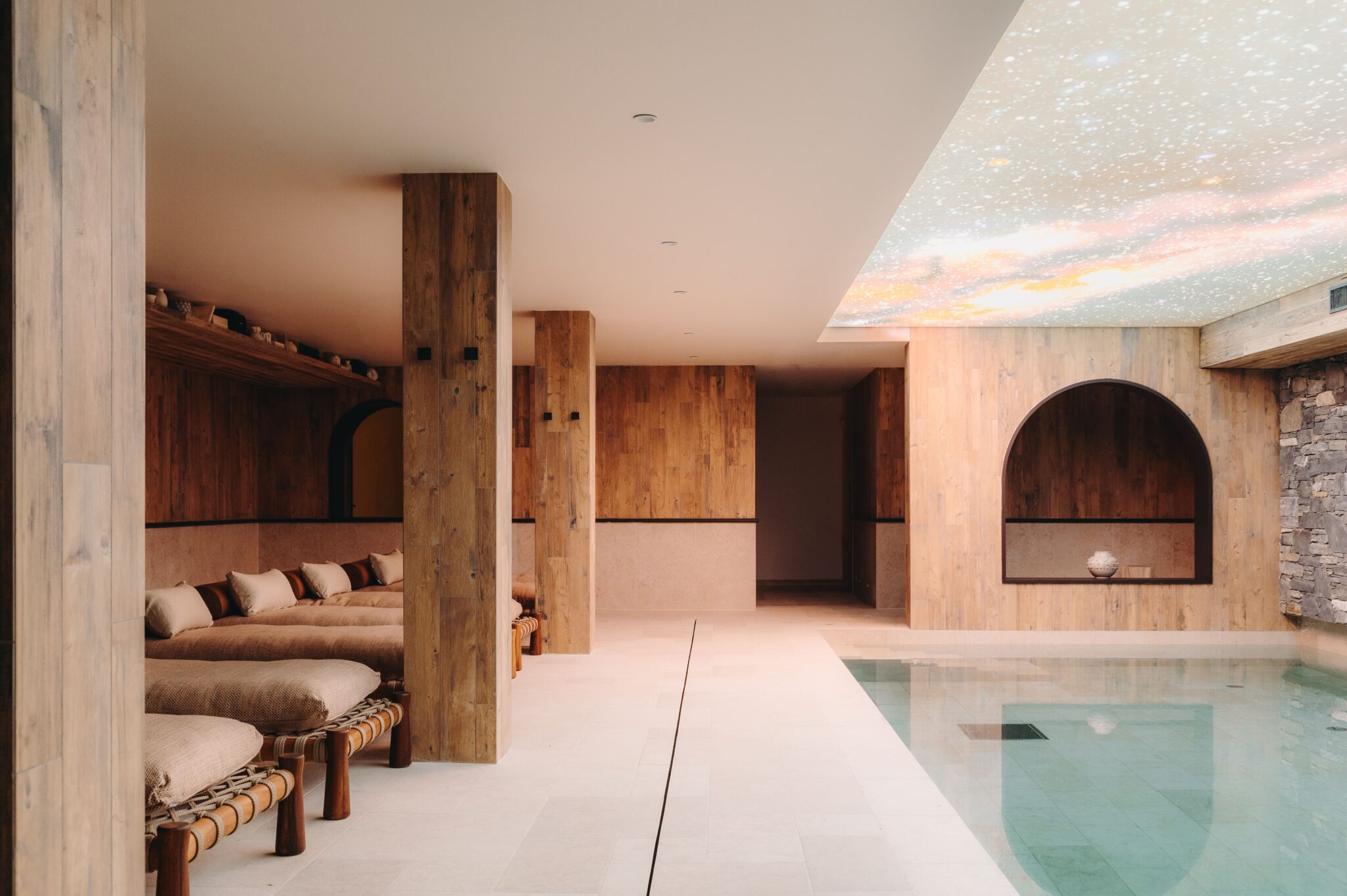 L'espace bien-être avec piscine intérieure © Refuge chez la Tante