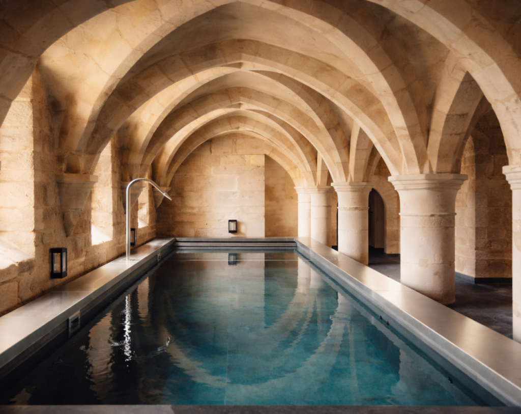 Bassin de nage du Spa Caudalie © Les Sources de Vougeot