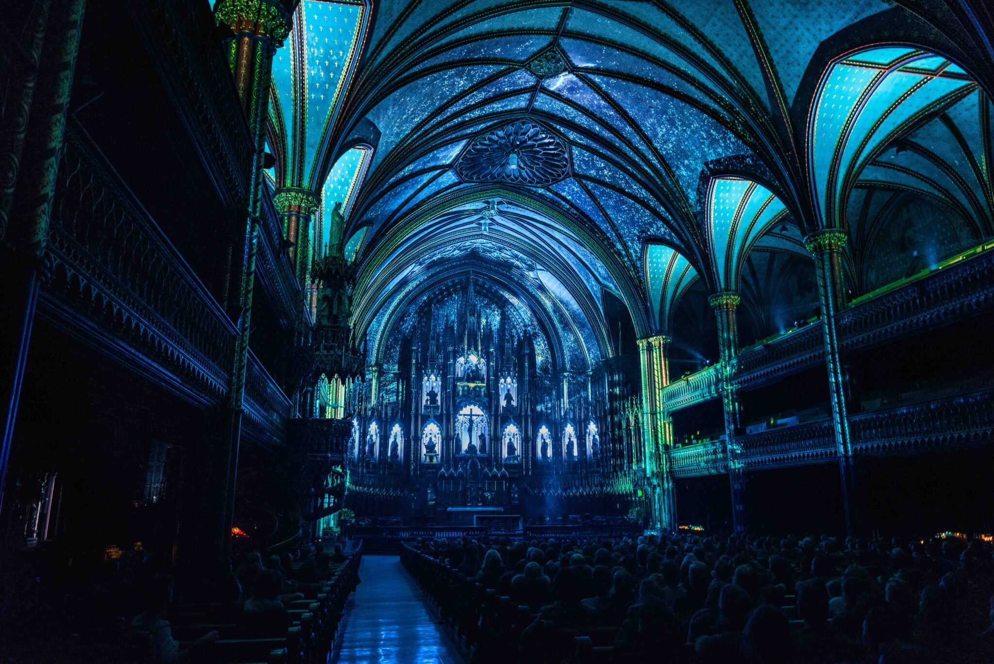 AURA Basilique Notre-Dame de Montréal : quand la lumière réinvente le sacré © AURA Basilique Notre-Dame, Moment Factory