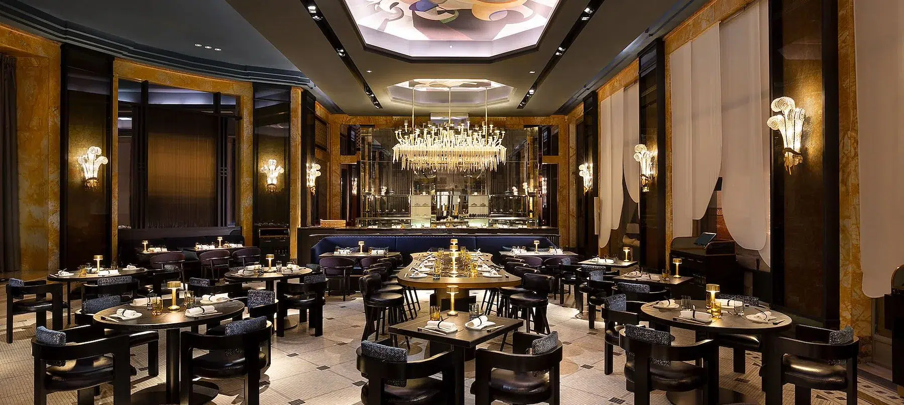La salle du restaurant Akira Back à Paris