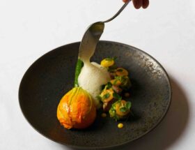 Recette des fleurs de courgette farcies par le chef étoilé Charles Colombeau