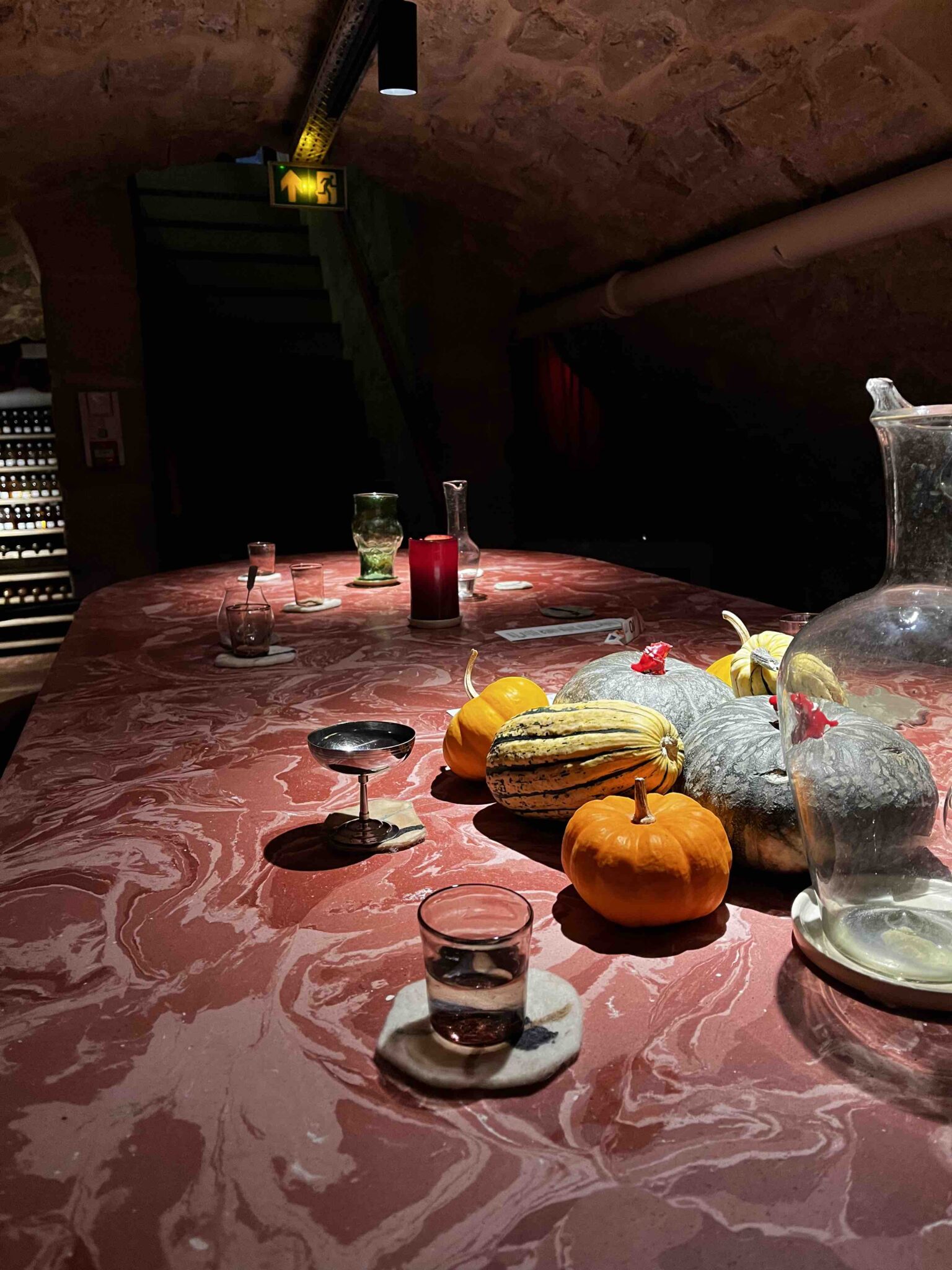 Boire un cocktail d'auteur au bar De Vie © Victoire Le Goaëc