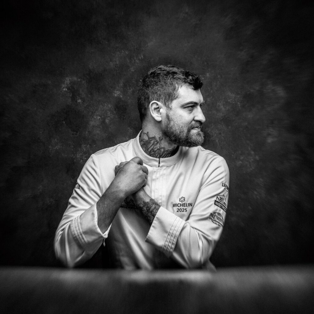Le chef Loïc Pétri dans l’univers épuré d’Étude à Aix-en-Provence © etude_restaurant