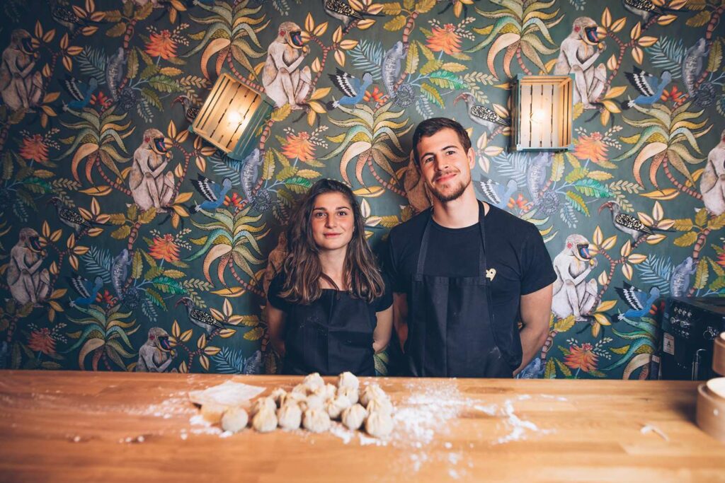 Paul et Clara dans leur restaurant Les P’tites Bouchées à Aix © Les P’tites Bouchées