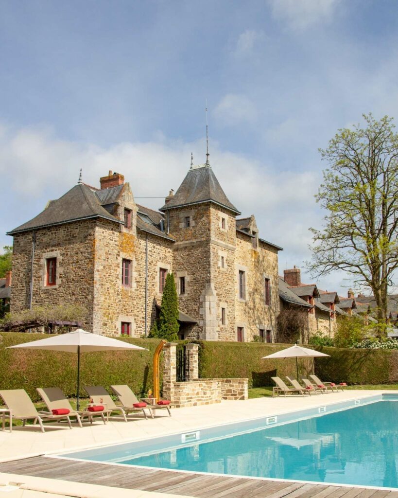 Piscine extérieure et espace bien-être au Domaine de la Bretesche © domainedelabretesche