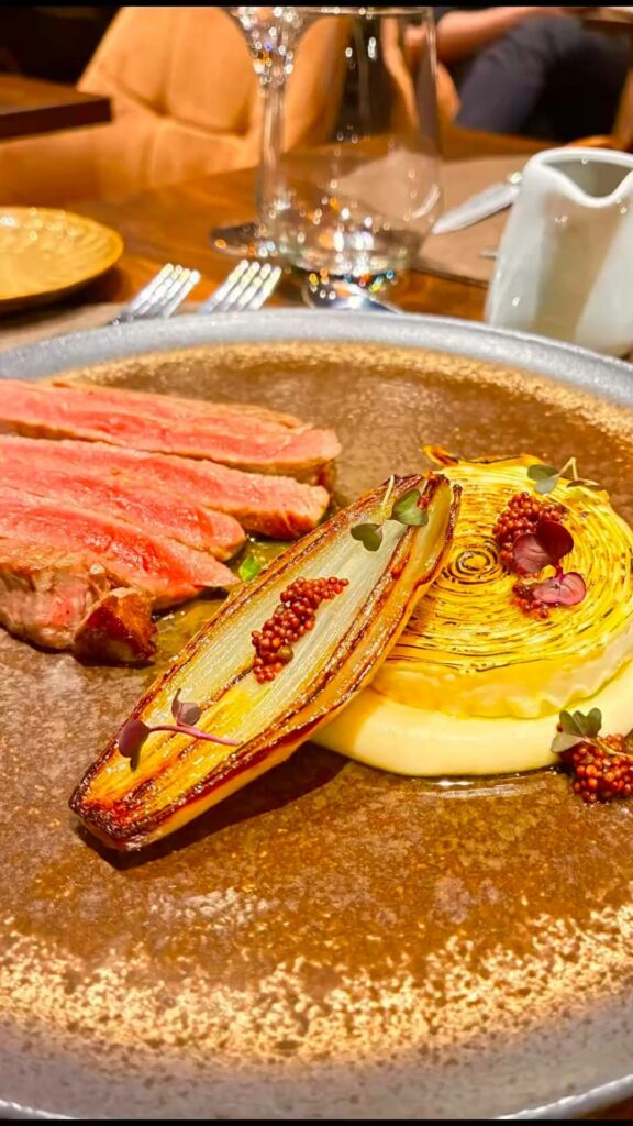 Plat gastronomique de saison servi chez Aux Papillons à Aix-en-Provence © auxpapillonsrestaurant