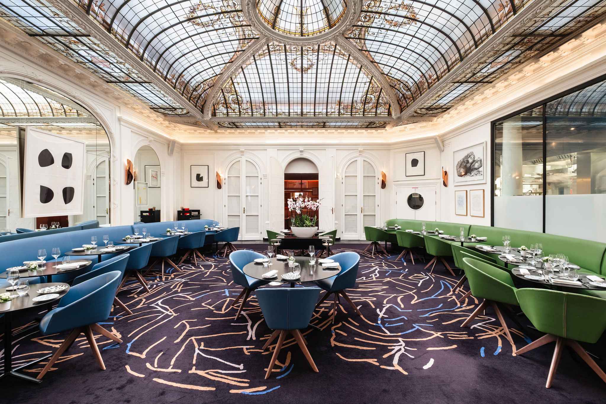 Restaurant Le V sous la verrière Gustave Eiffel à l’Hôtel Vernet Paris © Hôtel Vernet