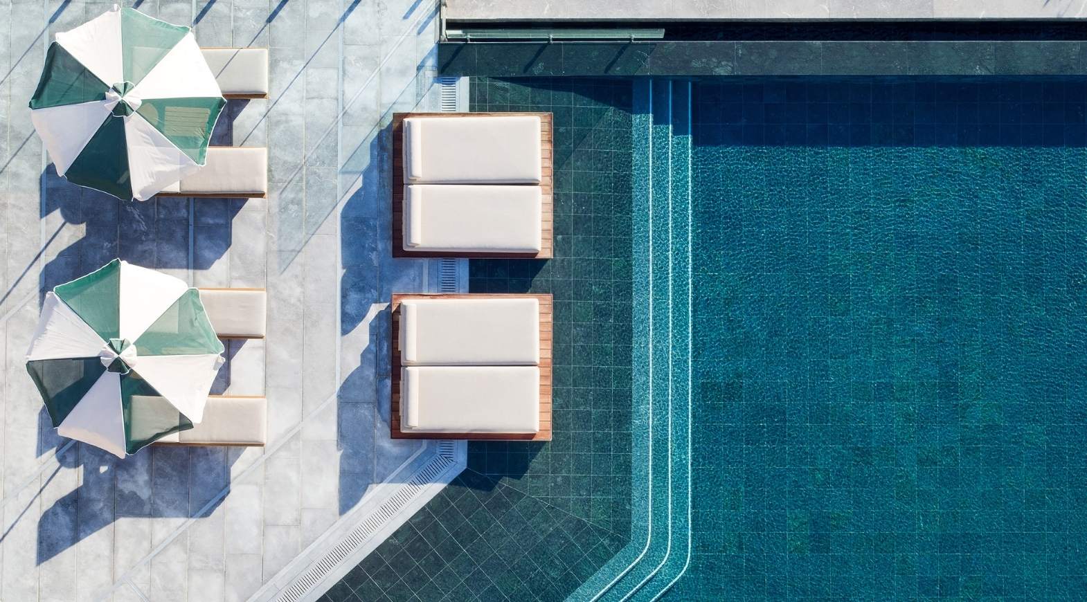 La piscine à débordement © Daios Cove Luxury Resort and Villas