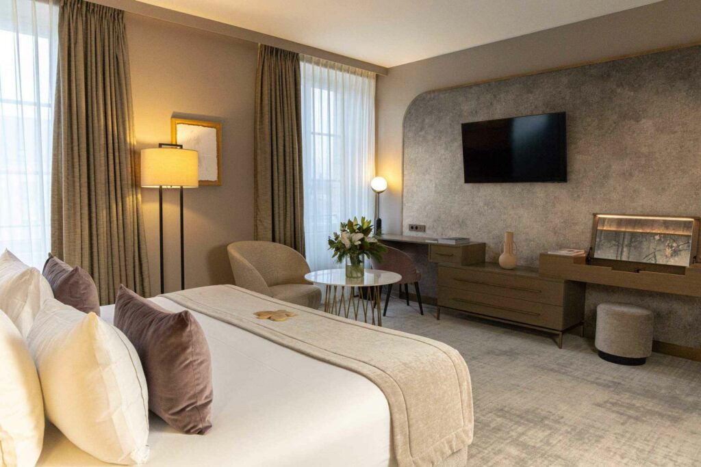 Chambre élégante de Fleur de Loire pour un séjour gastronomique © Fleur de Loire