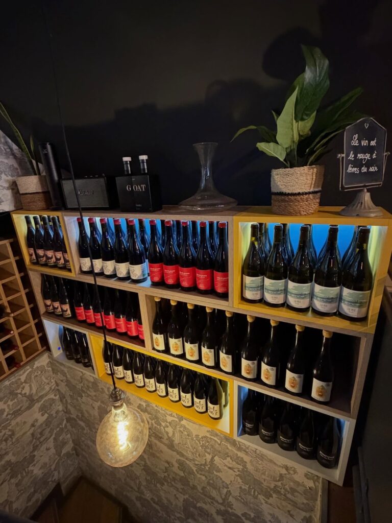 Sélection de vins au bar à vin Le Vieux Tonneau à Aix-en-Provence © levieuxtonneau_aix