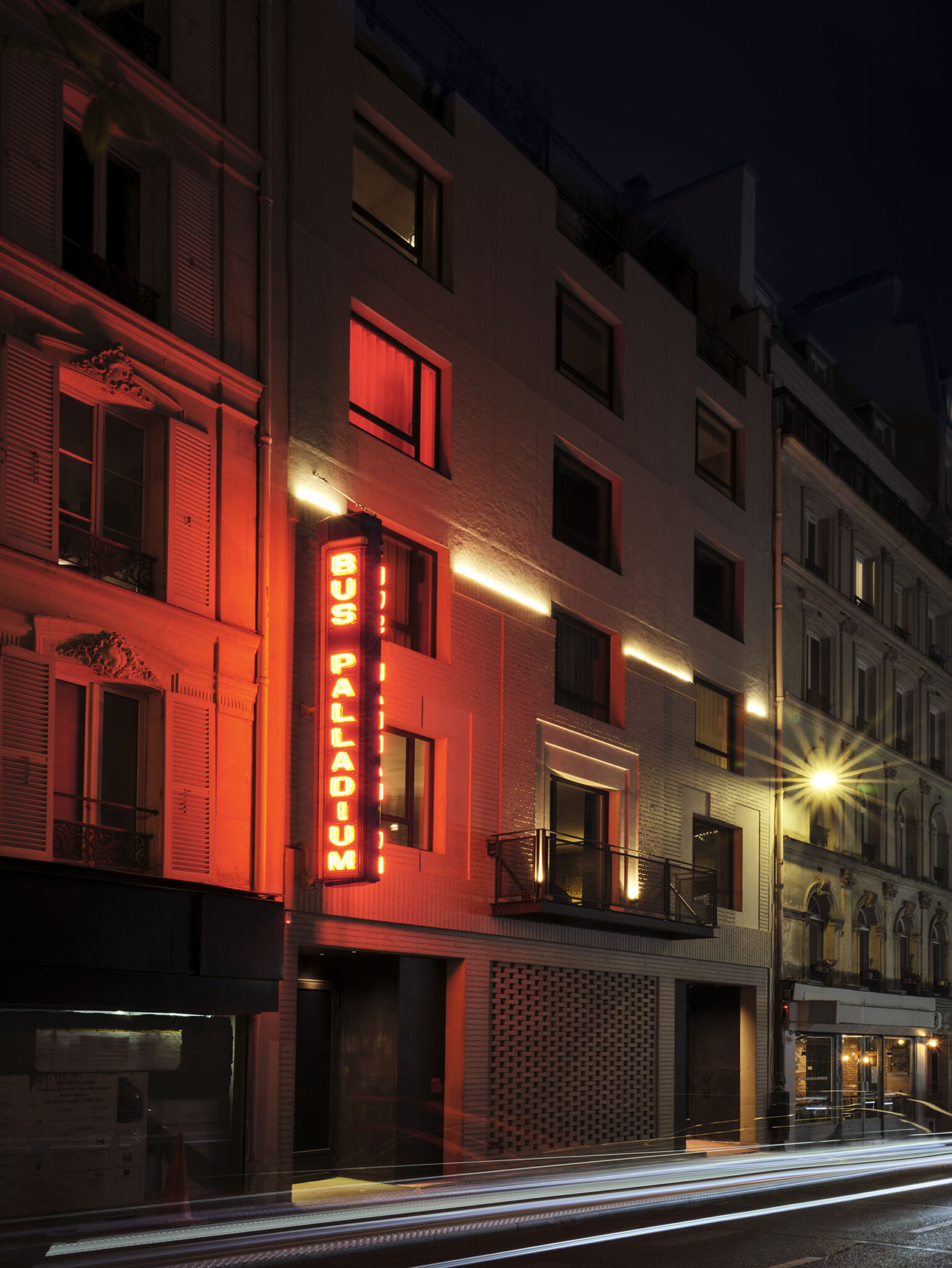 La façade du Bus Palladium © Matthieu Salvaing