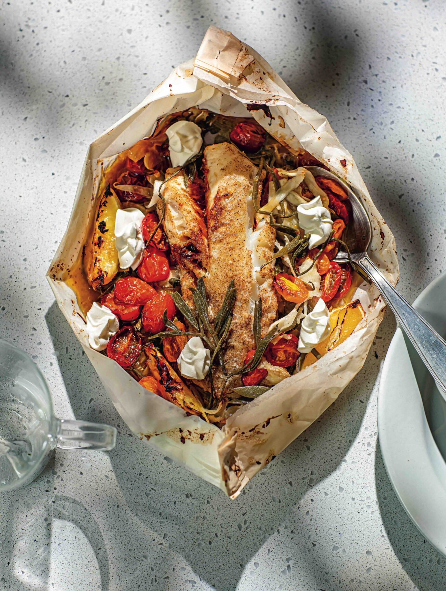 Recette du cabillaud en papillote au yaourt de la cheffe Dina Nikolaou © DR