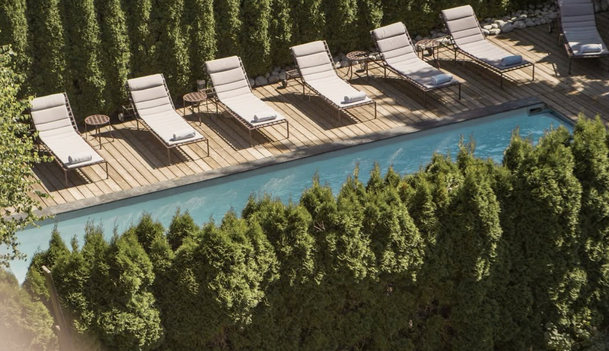 La piscine extérieure de l'hôtel © Lodge Park